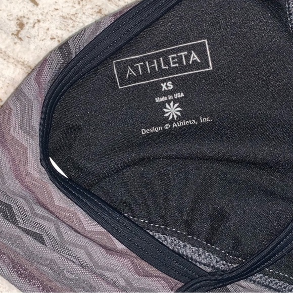 Athleta adjustable Swimsuit Top. Size XS - Picture 5 of 5